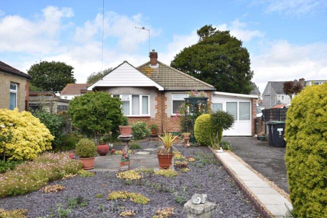 2 Bedroom Detached Bungalow For Sale In Carlton Road, Po12