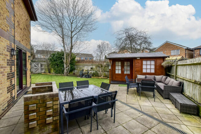 15 Alder Walk 8