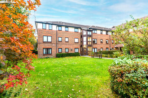 First Avenue, Watford