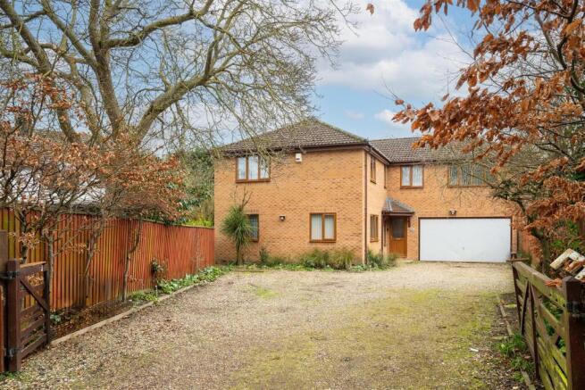 3 Ditton Cl, Newmarket--5.jpg