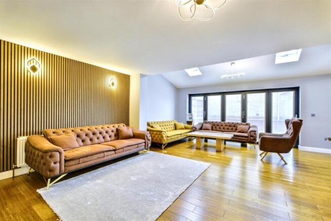 Lounge_2.jpeg