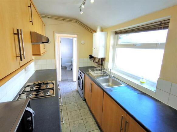 Kitchen 2.jpg