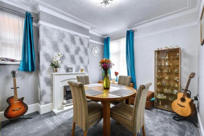 Dining Room_1.jpeg