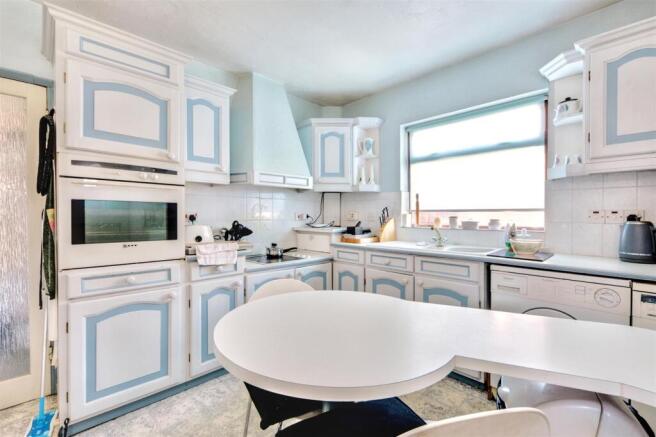 Kitchen_2.jpeg