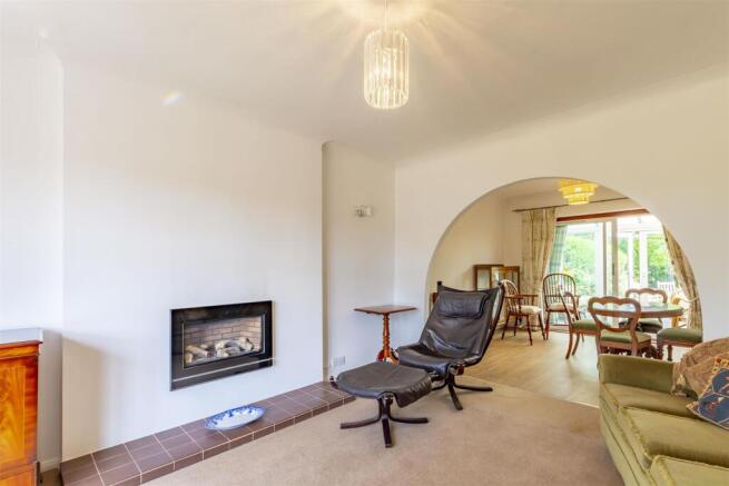 Lounge Diner (2)-HDR copy.jpg