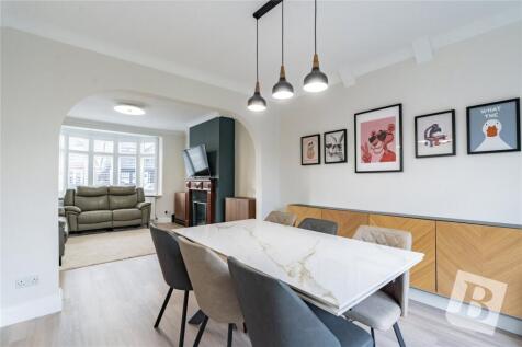 Hazelmere Gardens, Hornchurch, RM11