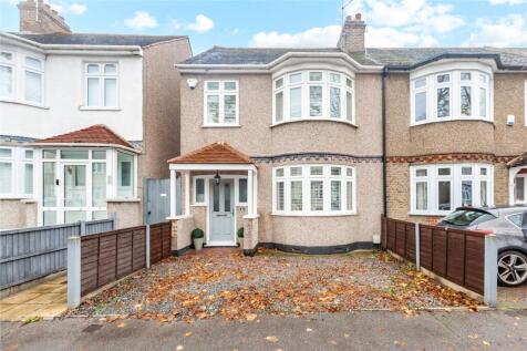 Lyndhurst Drive, Hornchurch, RM11