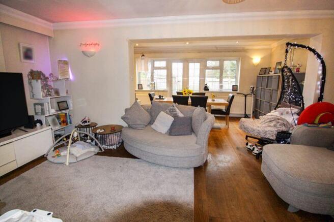 LOUNGE/DINING ROOM