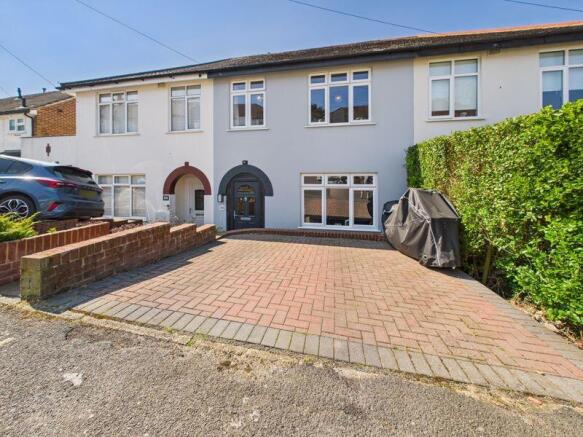 FRONT ASPECT & DRIVEWAY