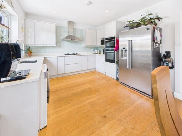 KITCHEN/DINING ROOM