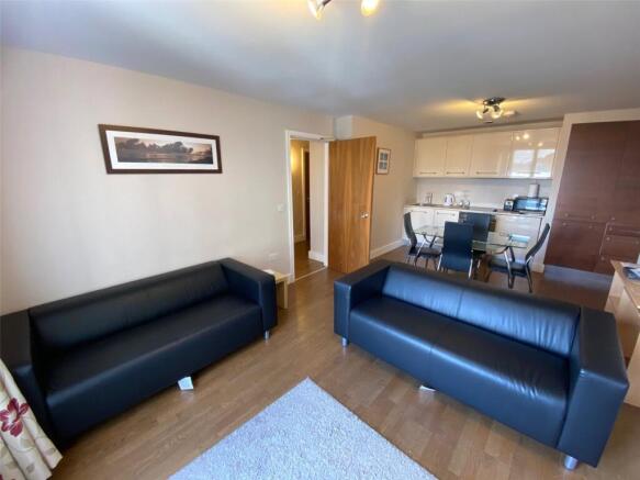 Livin/Dining Area