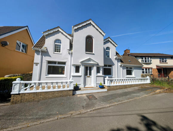 3 Bedroom detached home for Sale
