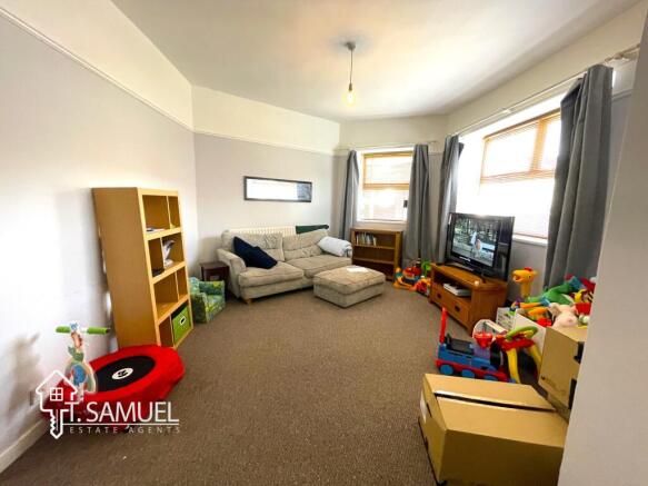 Living room 2.JPG