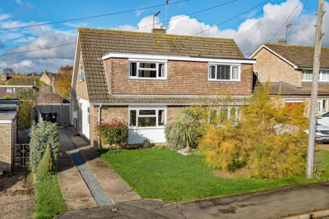 Mauntley Avenue, Brigstock, Kettering, Northamptonshire, NN14 3HF