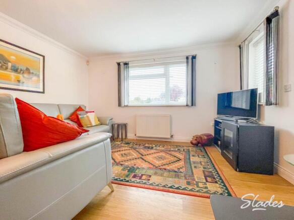 1 Avenue court loung