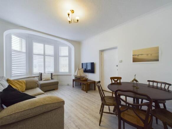 6 griffin lounge mai