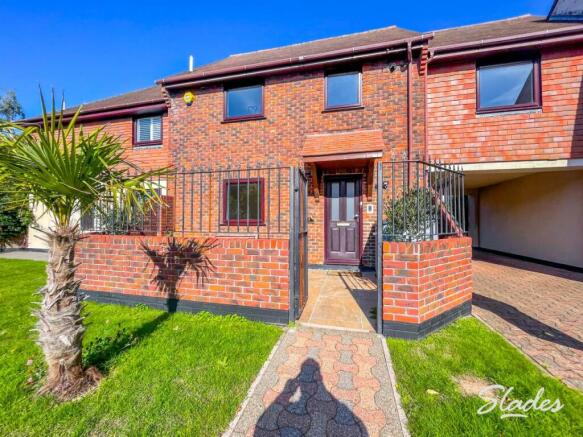 8 The Courtyard fron