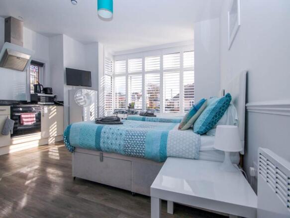 1, 73 sbourne Road l