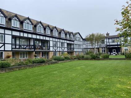 2 Bedroom Apartment For Sale In 21 The Chestnuts West Street Godmanchester Cambridgeshire Pe29 2ll Pe29