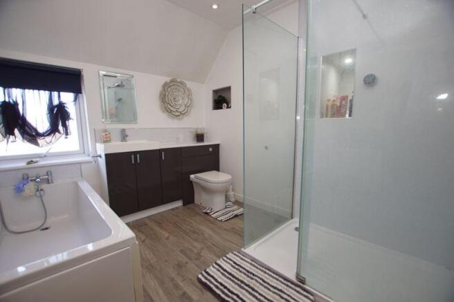 Bathroom/ Shower Room