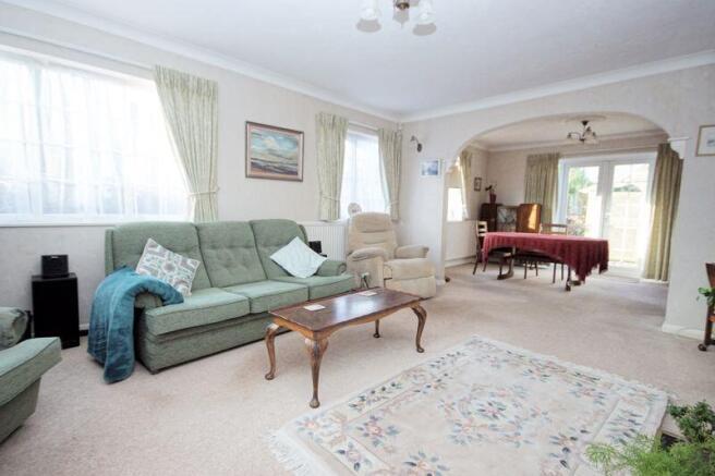 Lounge/ Dining Area