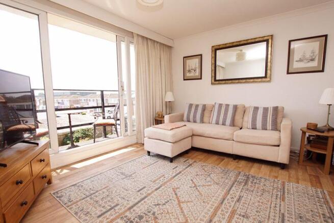 Lounge & Balcony Area