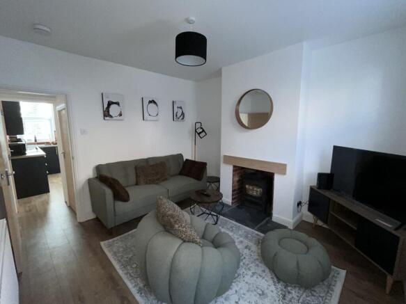 5 Victoria Terrace - Living room (1).jpg