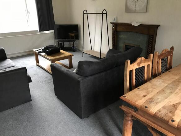 17 Ravendale Drive - Lving Room.jpg