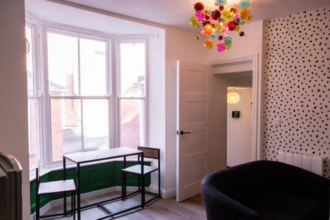 Flat 7 - Bank Street - Living Area(2).jpg