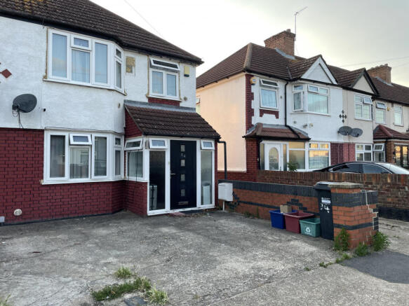 Three bedroom end terrace