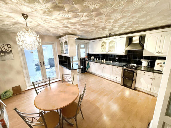 Kitchen/dining area