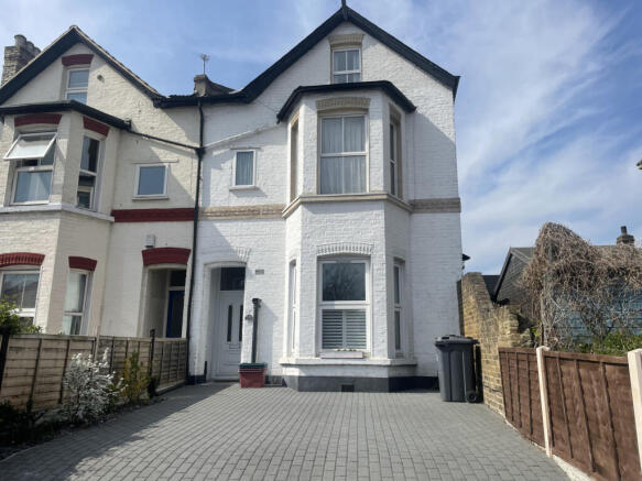 Two bedroom GROUND FLOOR  garden flat
