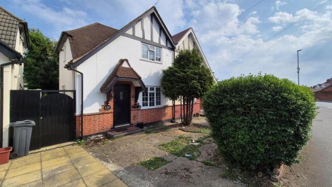 Two bedroom cosy house with driveway
