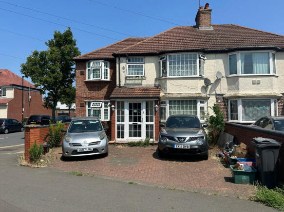 Freehold family house with 8 bedrooms and 4 bathr