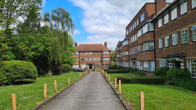 2 bed flat to rent Cresta Court, London W5