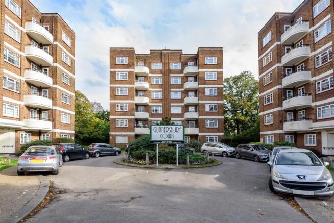 A charming two bedroom purpose built flat with a 