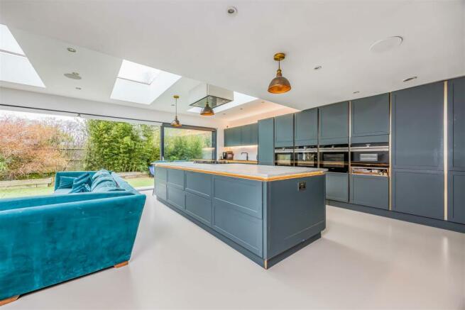 13 Herons Way, Hayling Island-Small-PorticoMarketi