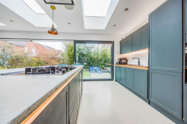 13 Herons Way, Hayling Island-Small-PorticoMarketi