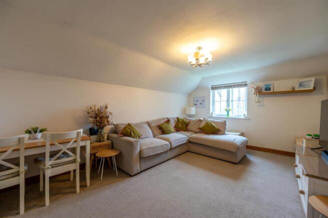 Flat 14 88 90 Hambledon -Road 25 11.jpg