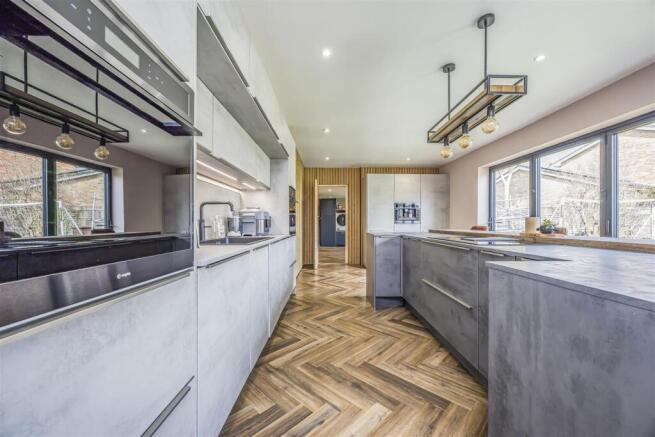 3 The Peak, Rowland's Castle-PorticoMarketing-Arde