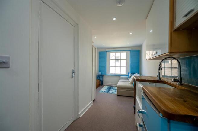 Flat 2, 49 The Crescent 25 5.jpg