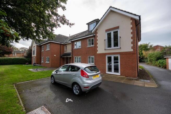 Flat 6 Silver Sands Court-1.jpg