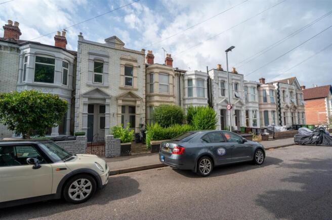 126b Laburnnum Grove221.jpg