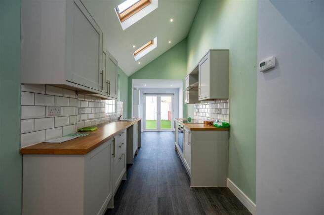 96 Esslemont Road 23 12.jpg