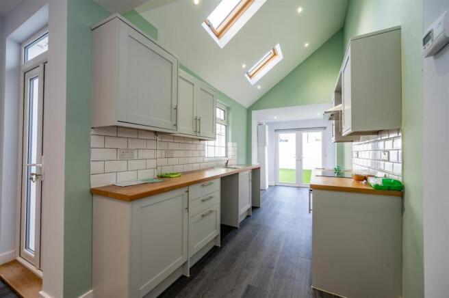 96 Esslemont Road 23 13.jpg