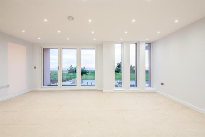 Flat a 118 Sea Front-16.jpg