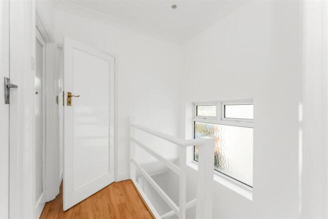 46 Deynecourt gardens-3.jpg