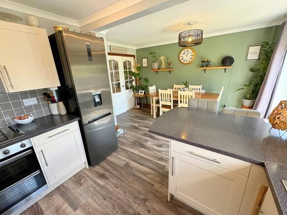 Kitchen to diner