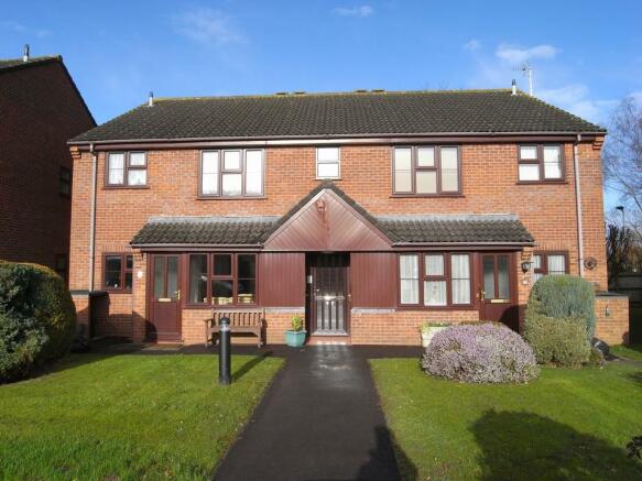 2 bedroom flat for sale in Bramley Close, Ledbury, HR8