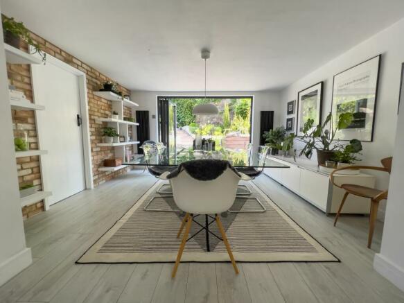 BREAKFAST/DINING AREA